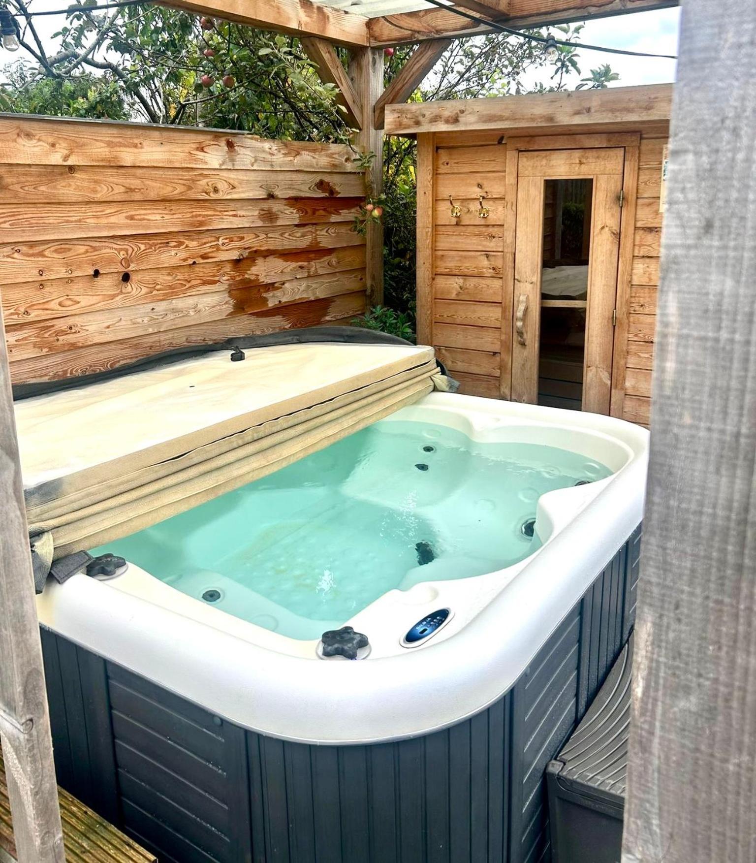 Wellness Bungalow With Jacuzzi &Sauna&Private Garden Near Amsterdam Vijfhuizen Exterior foto